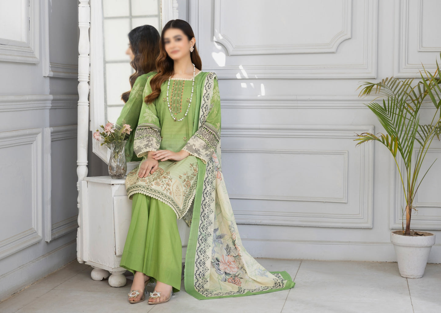 Print Fancy Dora Lawn
